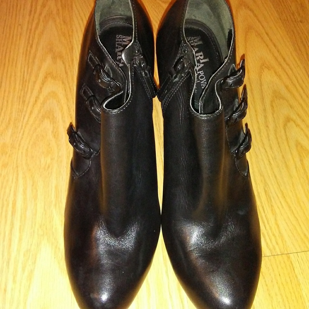 👢🖤 Black genuine leather booties size 10